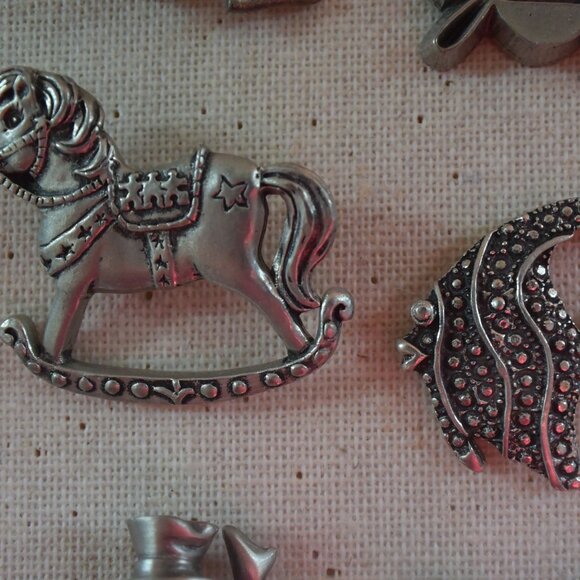 8 Vintage Pewter Brooches & Pins - Picture 6 of 13